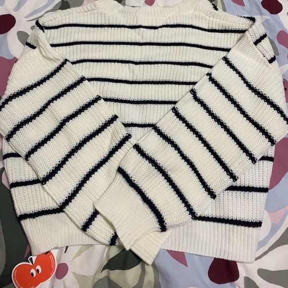 Cropped Striped Black and White Sweater - Picture 4 of 5